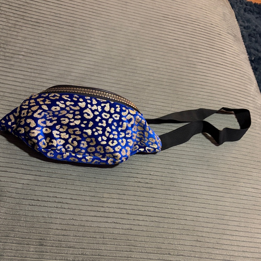 Blue and Gold Leopard Print Fanny Pack Never used or worn fits many sizes